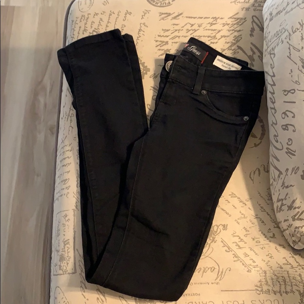 Guess medium rise skinny black jeans US 24